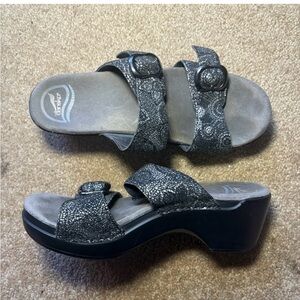 Dansko Jeena Sandals Women’s 7.5 Black Metallic Comfort Wedge